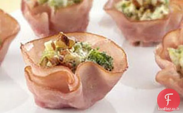 Mini broccoli e tazze di prosciutto