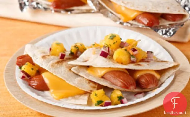Quesadilla Hot Dog alla griglia con Mango Pico de Gallo