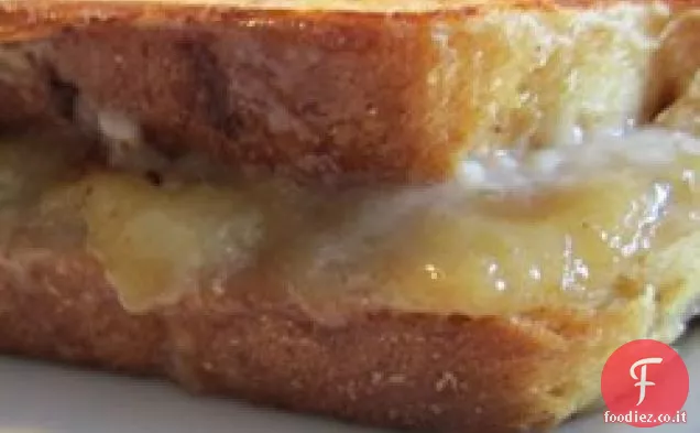 Pane tostato francese ripieno di banana