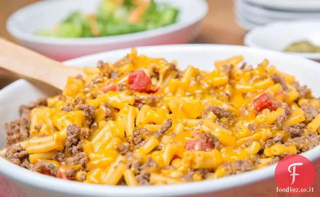 Casseruola di carne macinata di maccheroni di cheddar