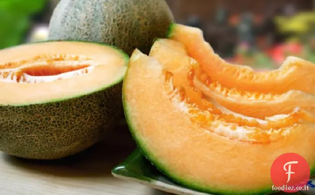 Insalata di granchio con melone e agrumi marinata