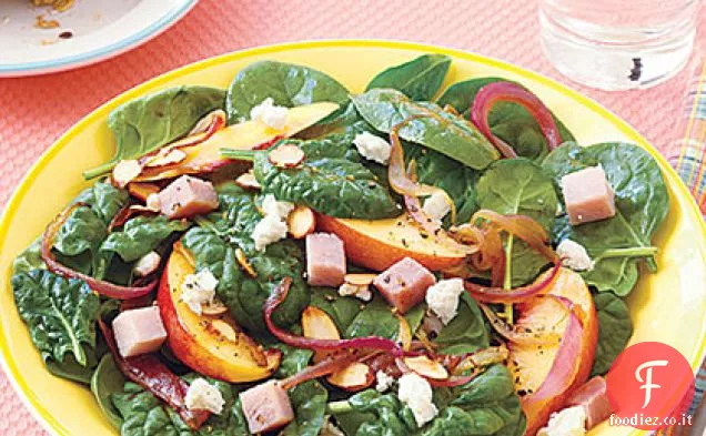 Insalata calda di spinaci con cipolle rosse e nettarine