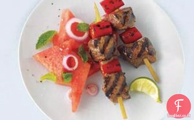 Spiedini di manzo speziati con insalata di anguria