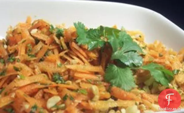 Insalata di carote e arachidi Gujarati