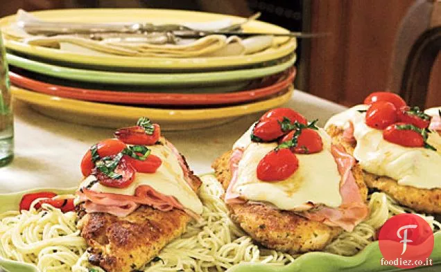 Parmigiano fritto in padella con pollo e prosciutto