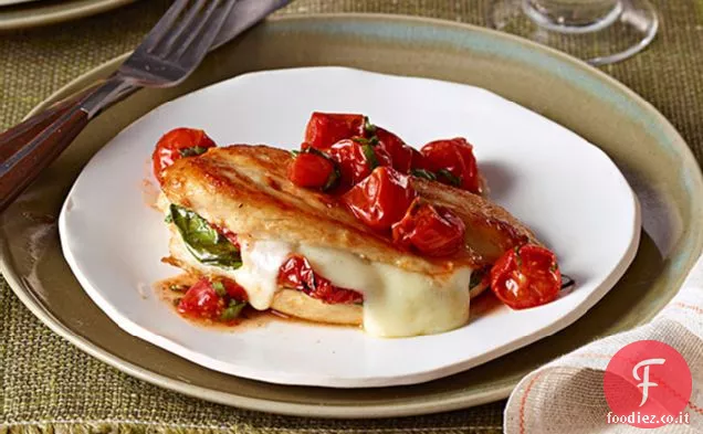 Pollo al basilico con pomodori arrostiti