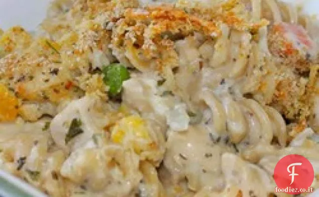 Casseruola di pollo e pasta con verdure miste