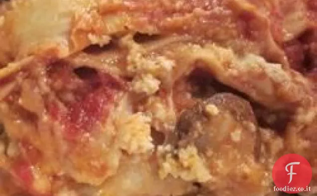 Lasagna di salsiccia e funghi italiani con besciamella