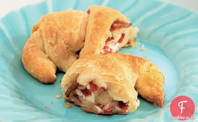 Mezzelune di pancetta, formaggio e pomodoro