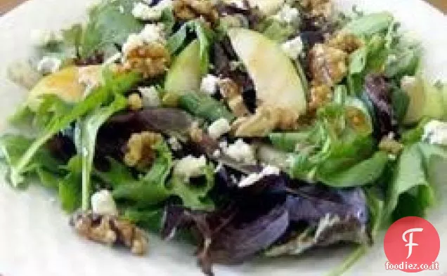 Insalata di pera piccante e formaggio blu