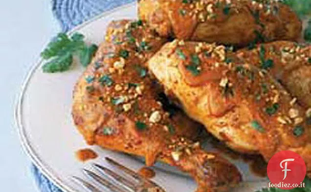 Pollo brasato in salsa di arachidi e talpa