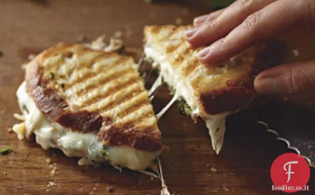 Panini al Pesto di Mozzarella