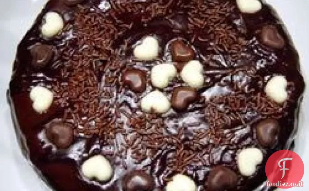 Torta al cioccolato al latticello con glassa fondente