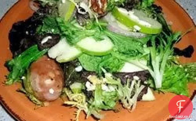 Insalata croccante di mele e salsicce