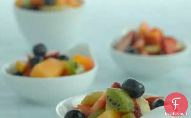 Insalata di frutta con condimento di semi di papavero