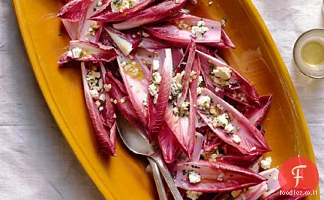Insalata di indivia belga con formaggio blu