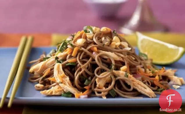 Insalata di Soba di pollo di arachidi