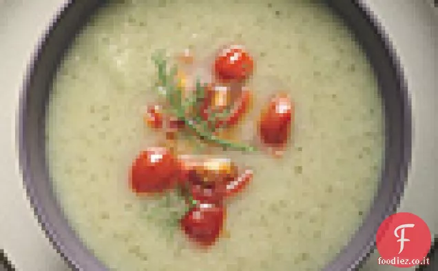 Zuppa di finocchi e zucchine con pomodoro caldo
