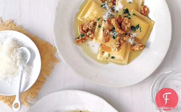 Ravioli al Formaggio con Noci Tostate