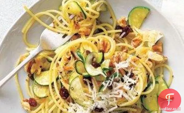 Spaghetti con Zucchine, Noci e uvetta Ricetta