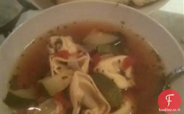 Zuppa di salsiccia e tortellini della mamma di Joe