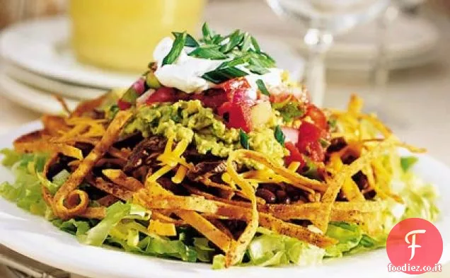 Insalata di taco con baffi di tortilla