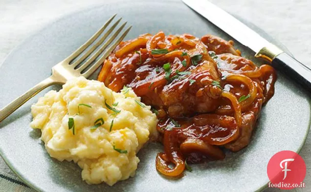 Carne di maiale barbecue veloce e patate al formaggio