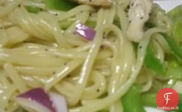 Insalata di pasta di semi di papavero di pollo