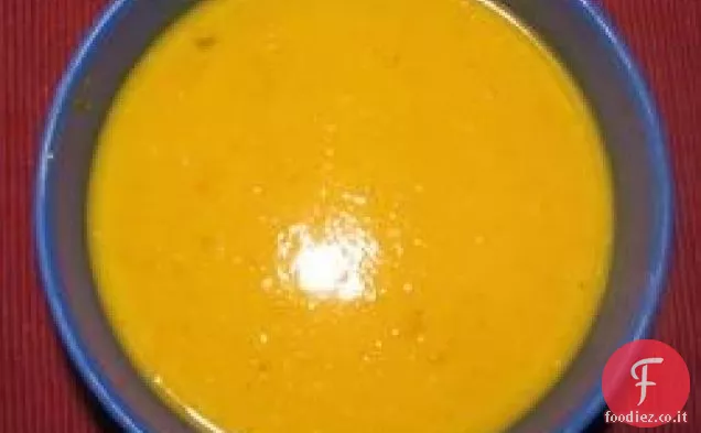 Zuppa di zucca, patate dolci, porri e latte di cocco