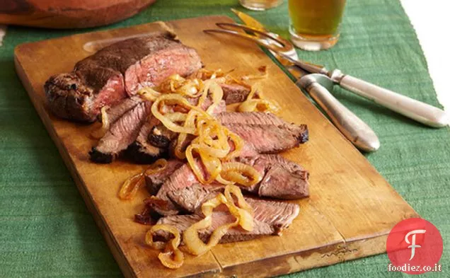Bistecca marinata con cipolle caramellate