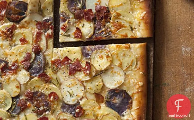 Pizza di patate, rosmarino e pancetta