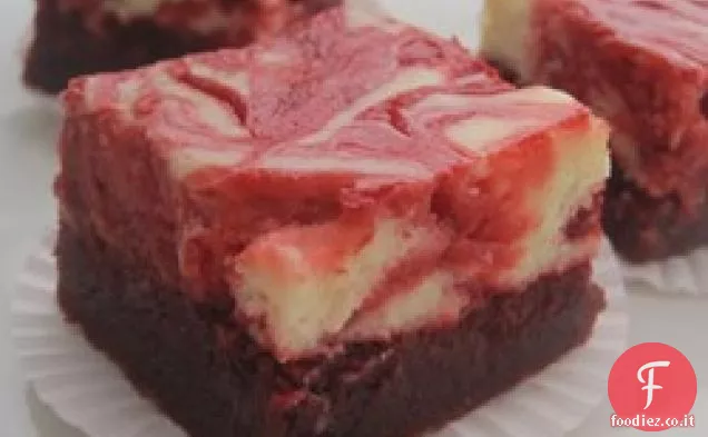 Brownies di turbinio di Cheesecake di velluto rosso