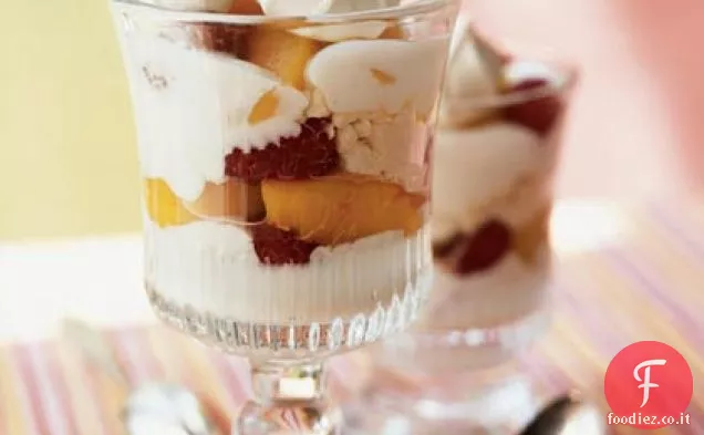 Parfaits Pavlova di pesca e lampone