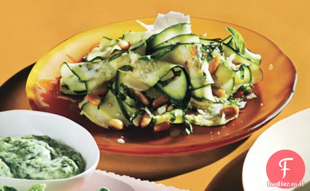 Insalata di zucchine rasate con parmigiano e pinoli