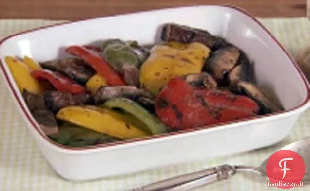 Insalata di peperoni e funghi tricolori alla griglia