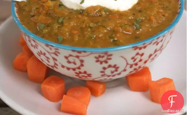 Zuppa di purea di zucchine e carote