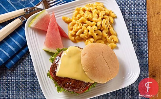 Cheeseburger barbecue con cena deluxe maccheroni e formaggio