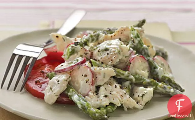 Insalata di pollo con asparagi e salsa di aneto cremoso