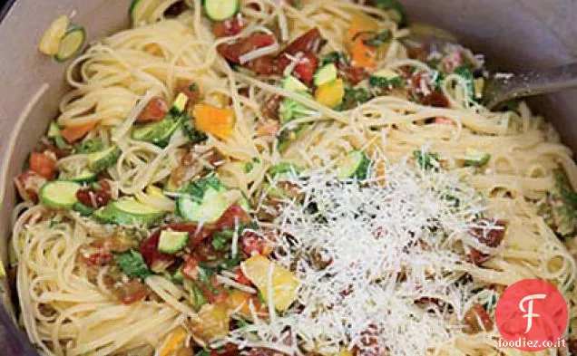 Linguine con Pomodori, Zucchine ed Erbe Aromatiche
