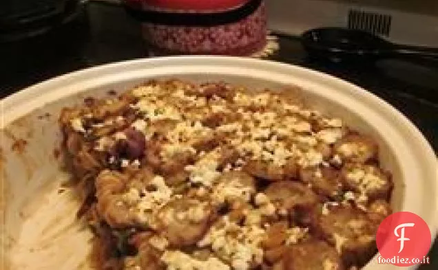 Bietola, salsiccia, pasta e casseruola di fagioli