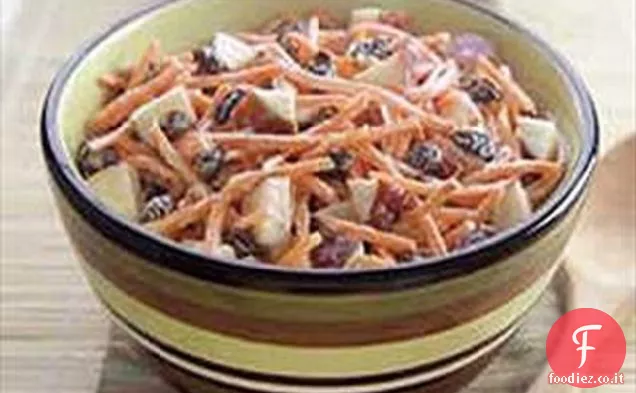 Insalata di mele con carote e uva passa