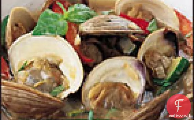 Piccoli colli al vapore con zucchine e peperoni rossi