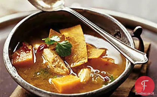 Zuppa di pollo e patate dolci con Cile e lime