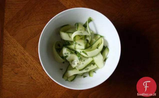 Zucchine e nastri di zucca gialla con Daikon e Origano e basilico