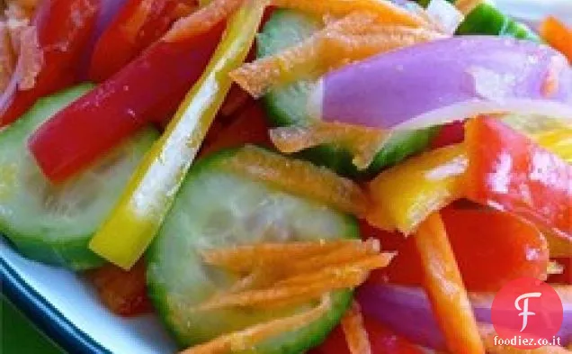 Insalata di cetrioli fresca e croccante