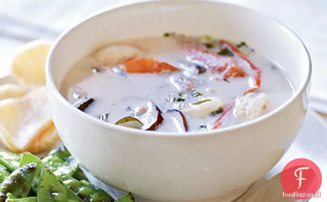 Zuppa calda e acida tailandese con gamberetti