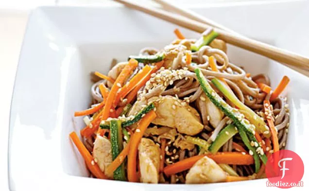 Tagliatelle di Soba con pollo e verdure