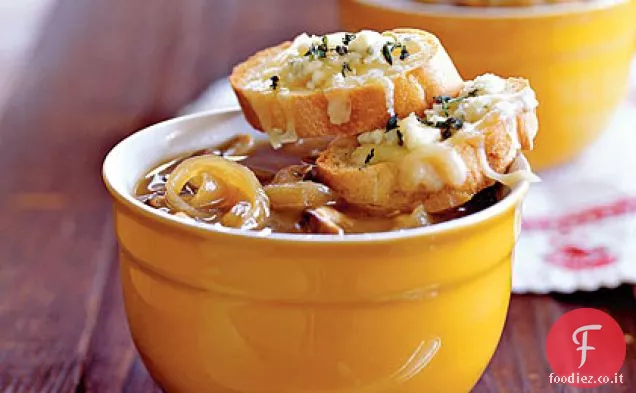 Zuppa di cipolle caramellate e shiitake con Gruyère-Crostini di formaggio blu