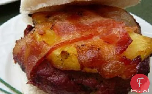 Hamburger di pancetta all'ananas