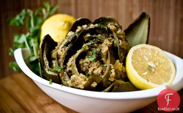 Carciofi ripieni con ripieno di pomodori secchi alle erbe